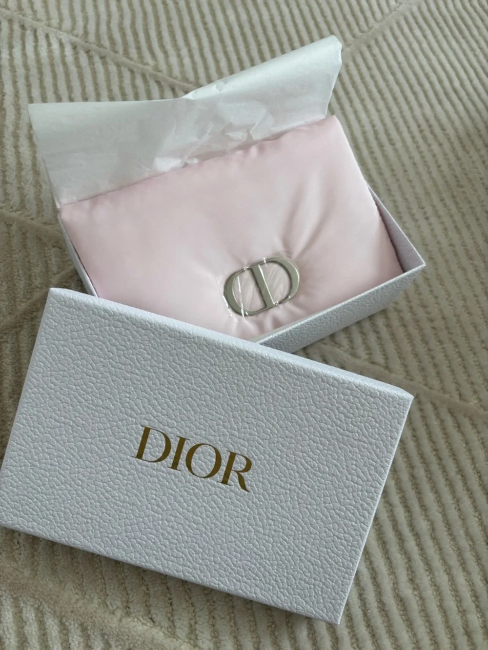 ✨NEW✨ Dior Beauty Puffy Cosmetics Pouch - Picture 2 of 9